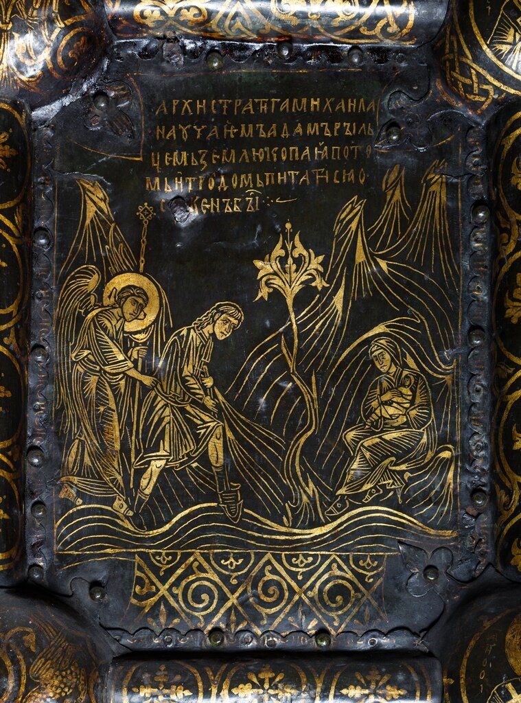 «Архистратиг Михаил обучает Адама копать землю рыльцем». Золотые врата. Собор Рождества Пресвятой Богородицы. Суздаль. Фото П. Сухова