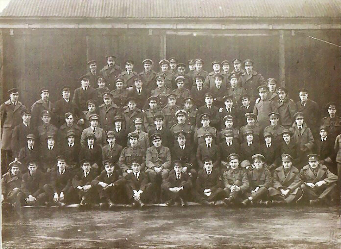 История гласит, что в день своих похорон Фредди Джексон появился на этой ставшей легендой фотографии.