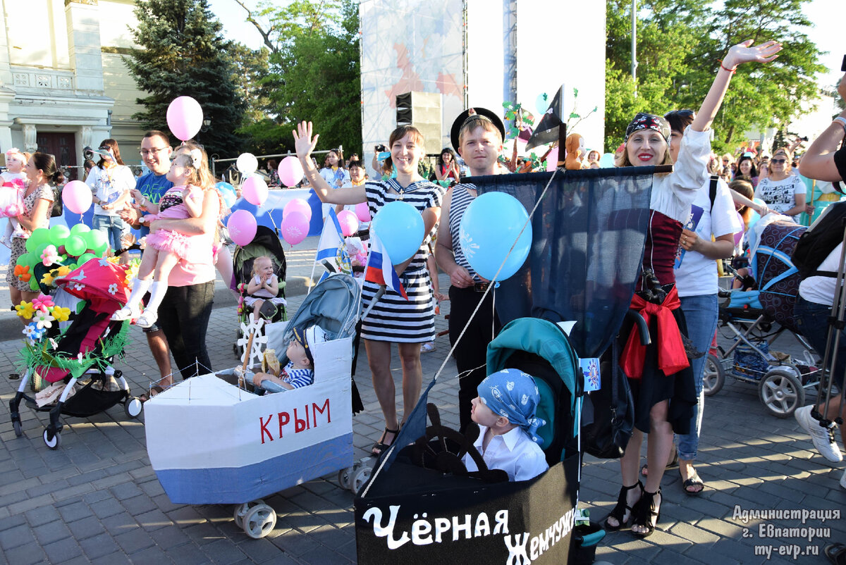 1–2 июня в Евпатории проходит костюмированный карнавал:
