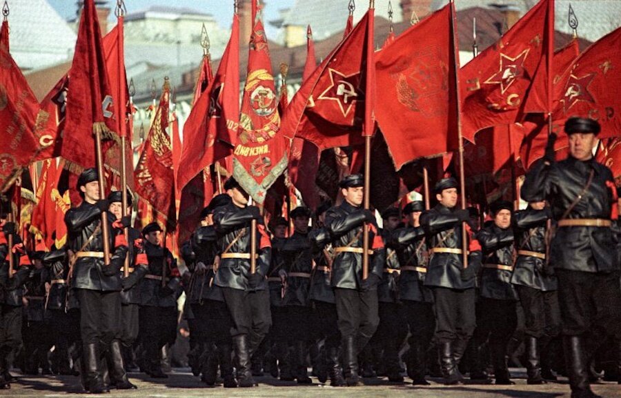 Победа социалистической революции. Парад Октябрьской революции СССР. Парад 7 ноября 1967 года на красной площади. Парад в честь Великой Октябрьской социалистической революции. Парад 7 ноября день Великой Октябрьской социалистической революции.