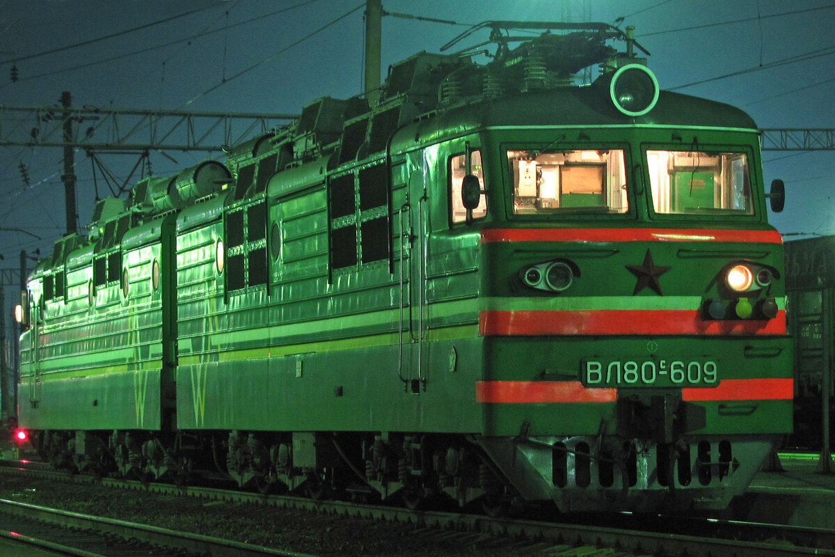 Моя первая фокта ВЛ80С. Станция Вязьма, 8 мая 2011 г.