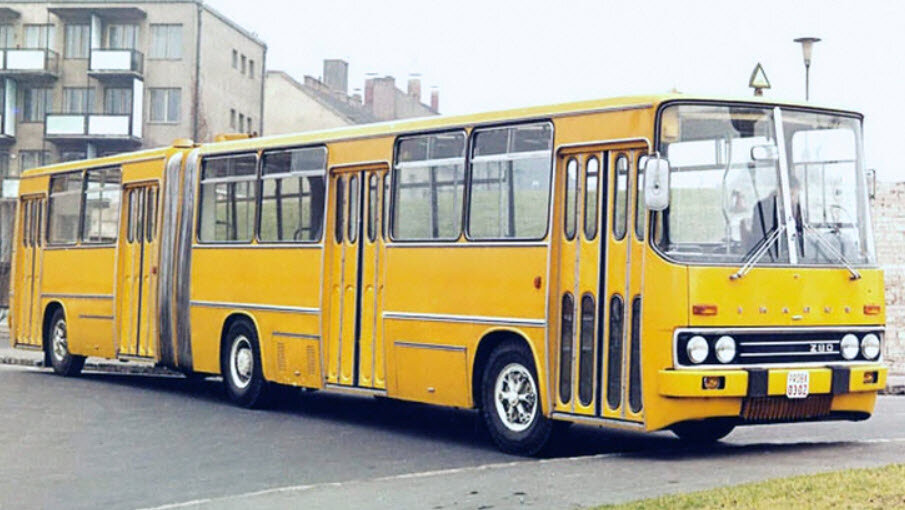 Ikarus в народе автобус получил название "Гармошка"