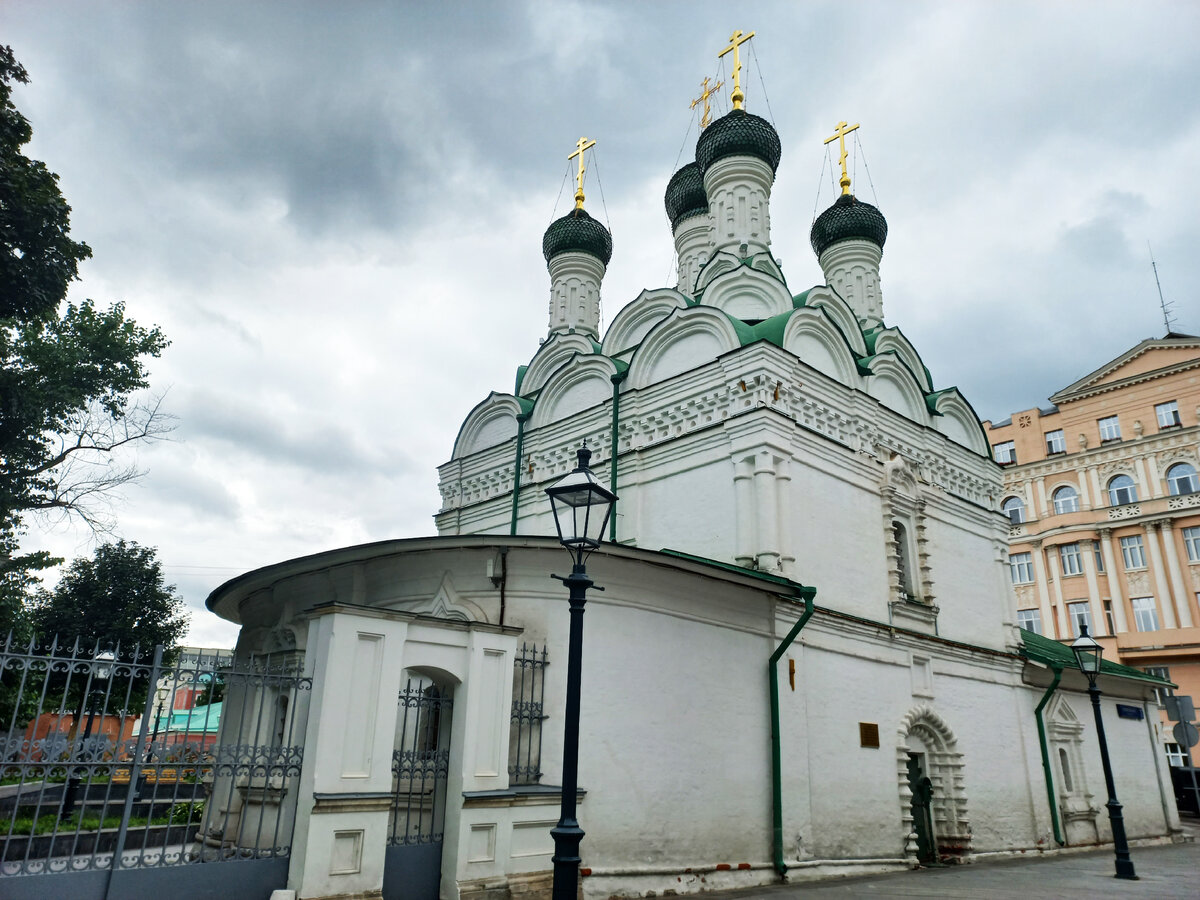 Уникальный храмовый комплекс в кривоколенном московском переулке. |  дневники путешествий | Дзен