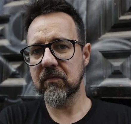 – В ужасе от того, что мои фильмы перестали вас пугать.