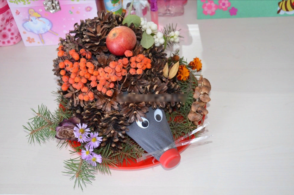 Ежик из шишек