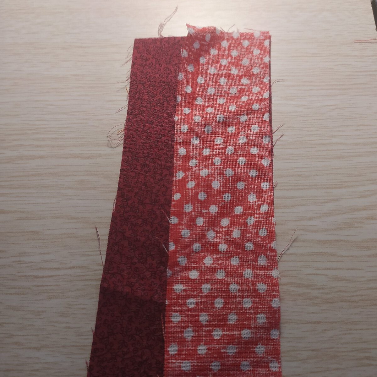 Складываем лицом к лицу наши полоски