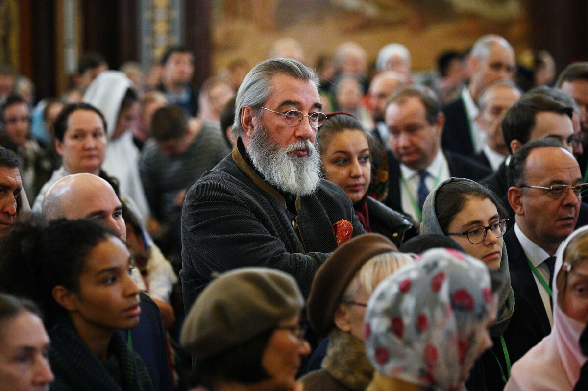 Никому не рассказывайте о том, что будете молиться или уже это сделали. Тем самым вы сохраните молитвенную защиту в отношении себя и своих близких. (ЛИСТАЙТЕ ФОТОГАЛЕРЕЮ ВПРАВО!) Источник: 
https://foto.patriarchia.ru/news/torzhestva-po-sluchayu-prisoedineniya-arkhiepiskopii-zapadnoevropeyskikh-prikhodov-russkoy-traditsii-k-russkoy-pravoslavnoy-tserkvi-liturgiya-v-khrame-khrista-spasitelya-vruchenie-patriarshey-gramoty-2019-11-03/

