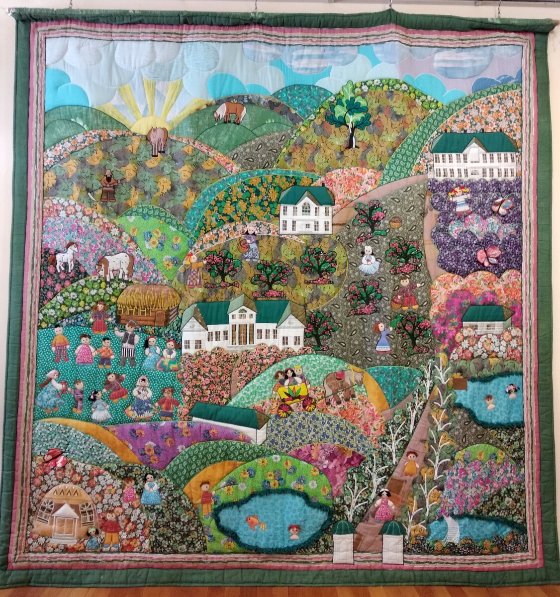 Панно было изготовлено в Ясной Поляне Серегиной В.А. к всероссийскому фестивалю музеев "Интермузей-2004",  в   котором музей Л.Н.Толстого принял участие .