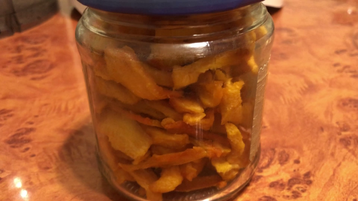 Вяленую тыкву лучше хранить в стеклянных банках с герметичной крышкой.