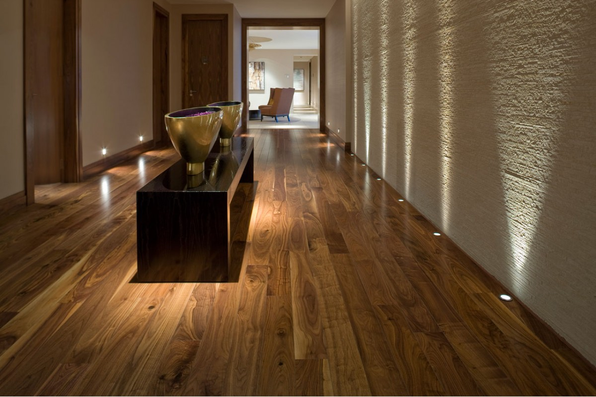 Пол в комнате. Внутренняя отделка коттеджа. Отделка полов. Напольные покрытия. Пол из пробкового покрытия.