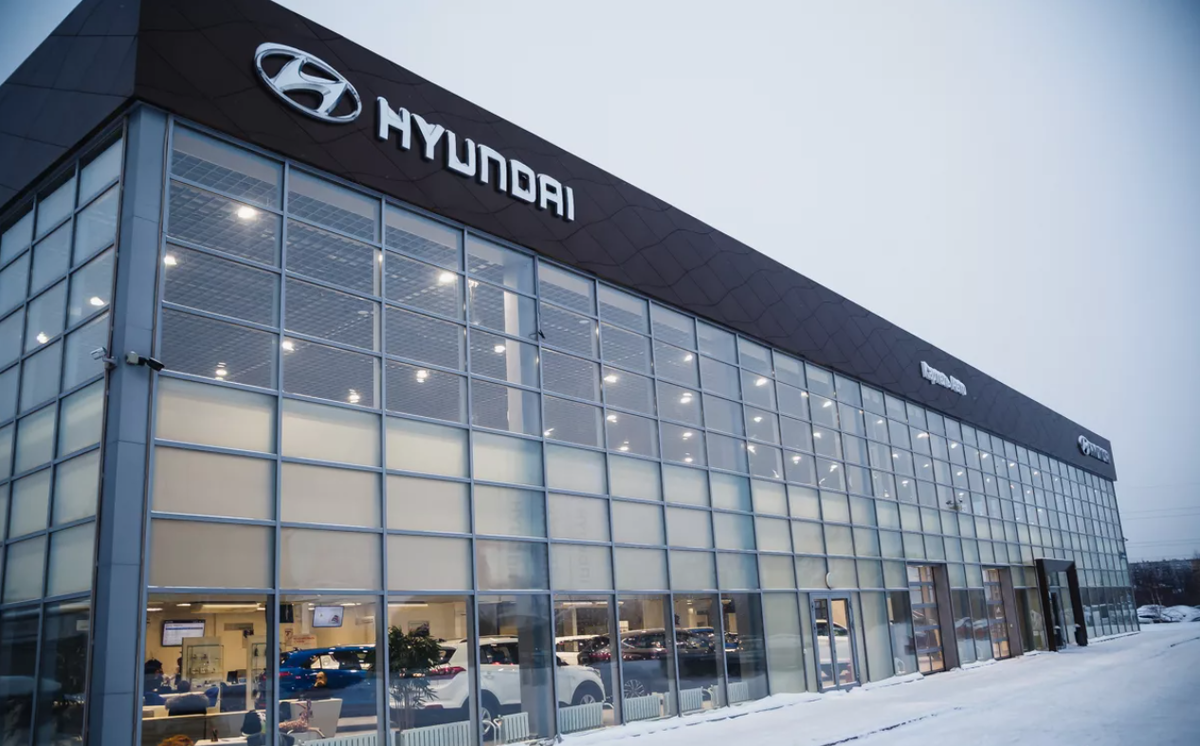 Можно дилер. Дилерский центр Хендай Киа Эдуард. Дилерский центр Hyundai Кемерово. Дилерский центр Хендай в Москве 27 км МКАД. Дилерский центр Хендэ Авторусь.