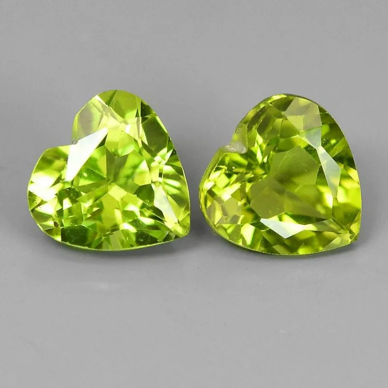 9.19ct peridot and rough stone Peridot stone gemstones, Stones and crystals, Per