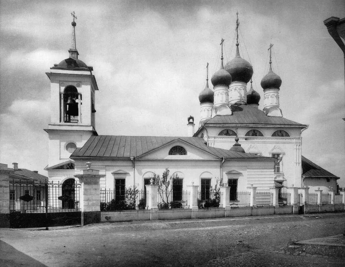 Церковь на Смоленской метро