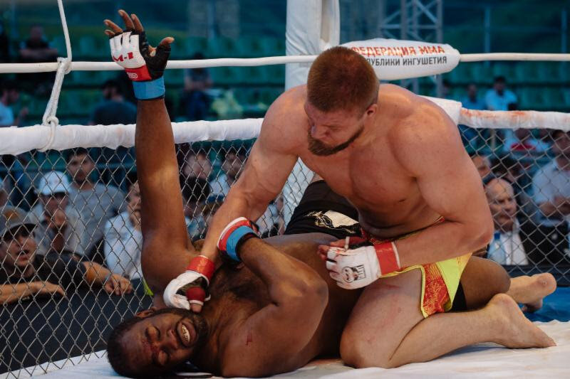 Победа на бывшим чемпионом М-1, американцем Кенни Гарнером, является на сегодняшний день самой значимой в карьере Дениса Смолдарева