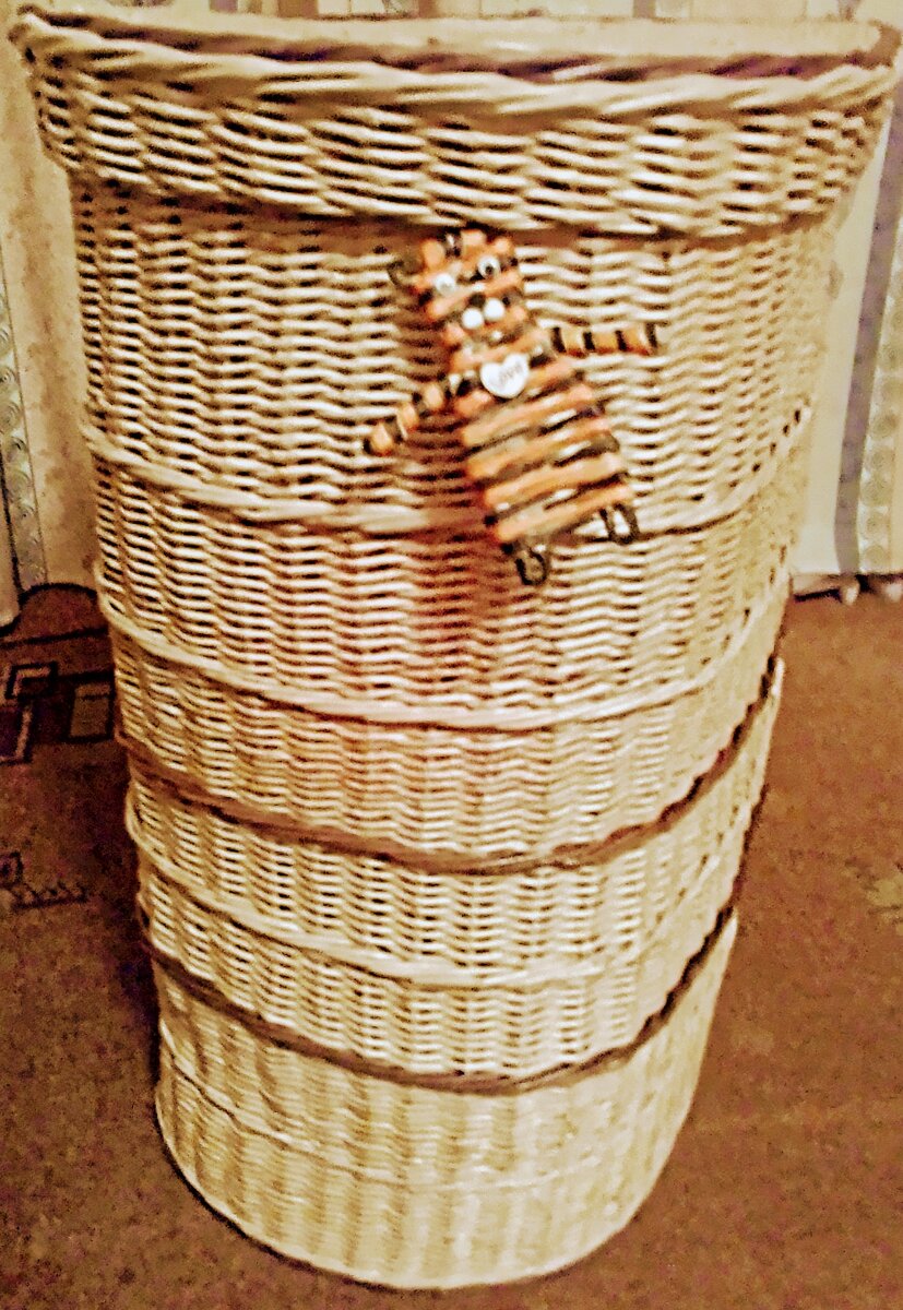 Корзина из бумажной лозы, тигр тоже. Ручная работа. Автор - Ольга Дмитриева.