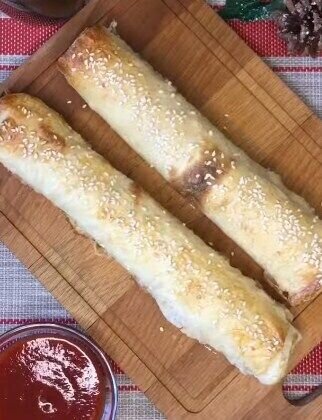 Лаваш с картофельным пюре и сосиской. Источник: Скриншот рецепта elenin_blog в Instagram