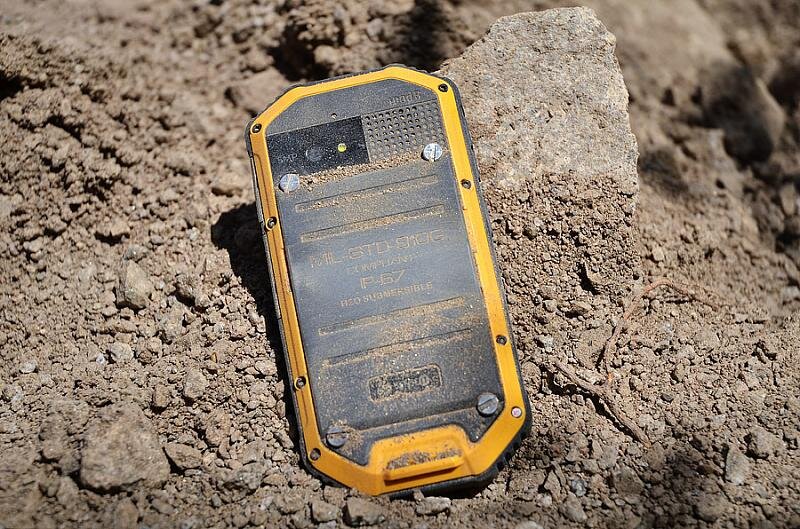 Телефон land rover ip68. Защищенные смартфоны видео. Китайские защищенные смартфоны. Защищённый смартфон lt40. Днс противоударный смартфон dexp.