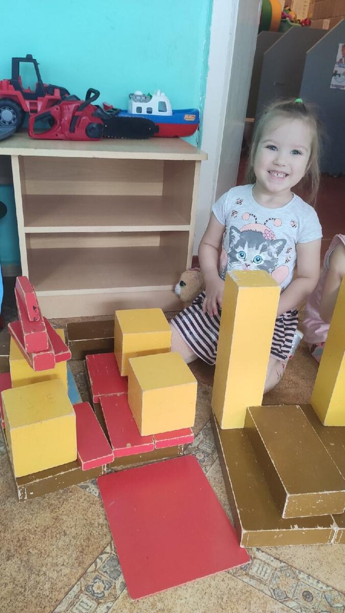 Малышке 3 года. Ходит в садик.