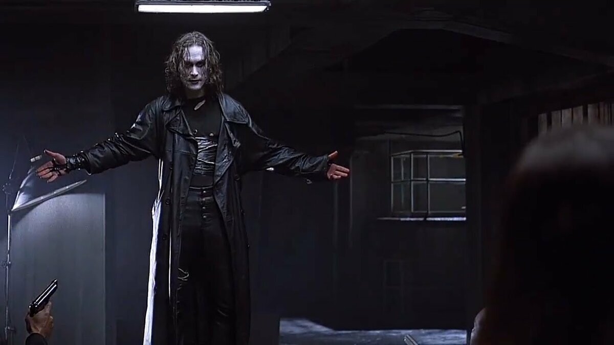 Сцена из ворона. Эрик Дрейвен ворон 1994. Ворон / the Crow (1994). Ворон 1994 Брэндон ли. Ворон 1994 кадры из фильма.