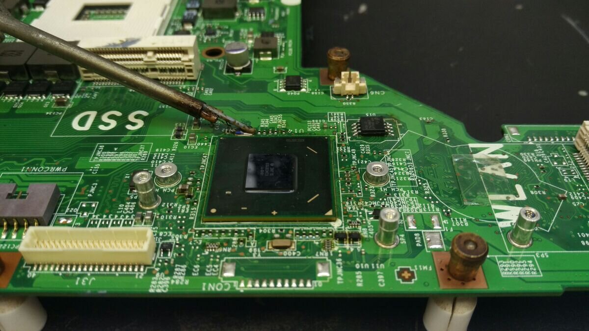 Ремонт материнской платы ноутбука