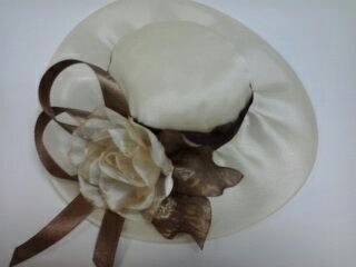 Это заколка такая, на заказ делалась.