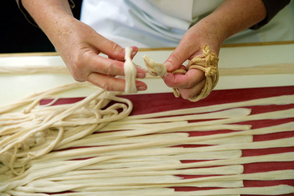 Струны из бараньих кишок. Струны из кишок животных. Струны из кошачьих кишок. Жильные струны. Жильные струны.