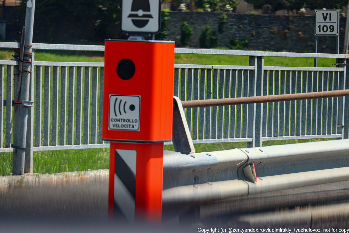 Прощу прощения за качество фото: камера маленькая, а скорость машины довольно высокая