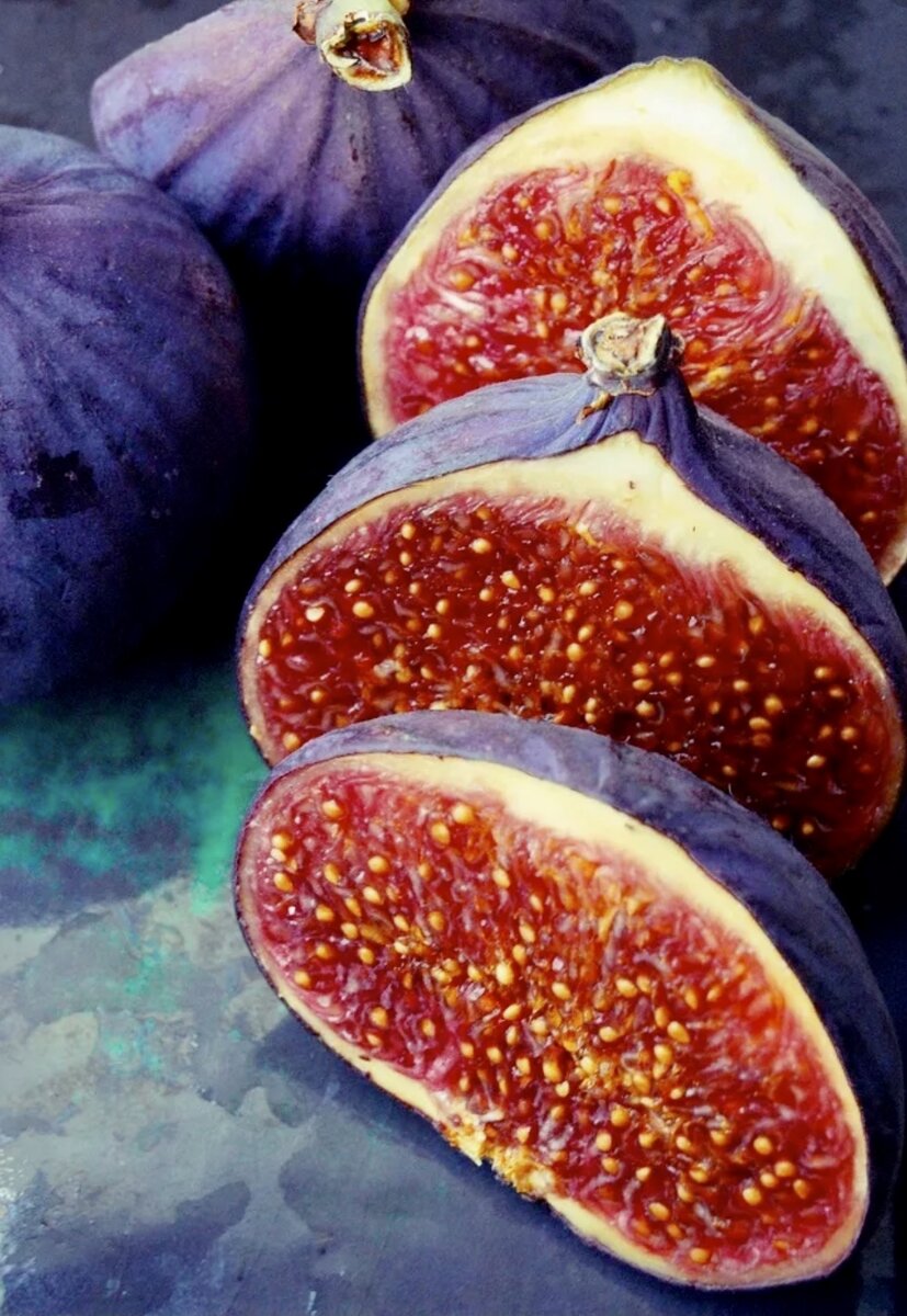 Маракуйя гранат инжир. Инжир самаркандский. Инжир фиолетовый. Инжир ягода или овощ. Инжир смоковница.