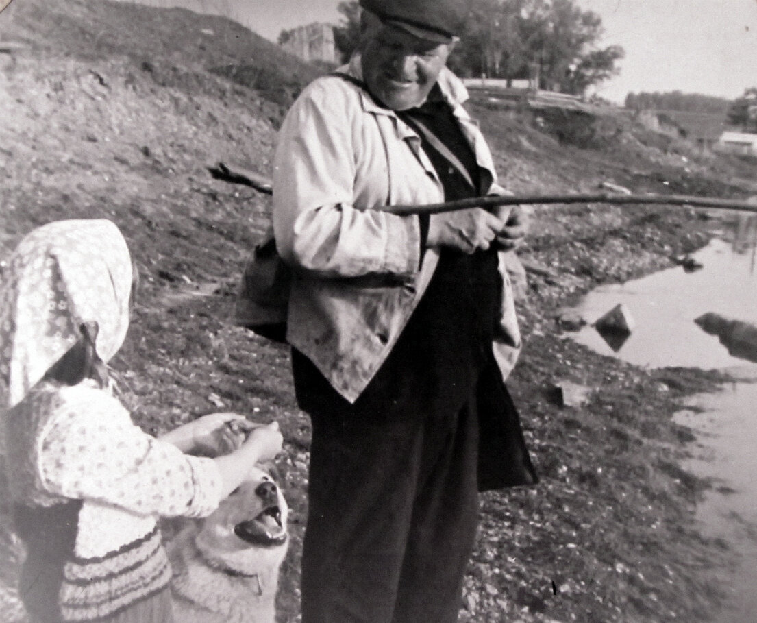 С дедушкой на рыбалке