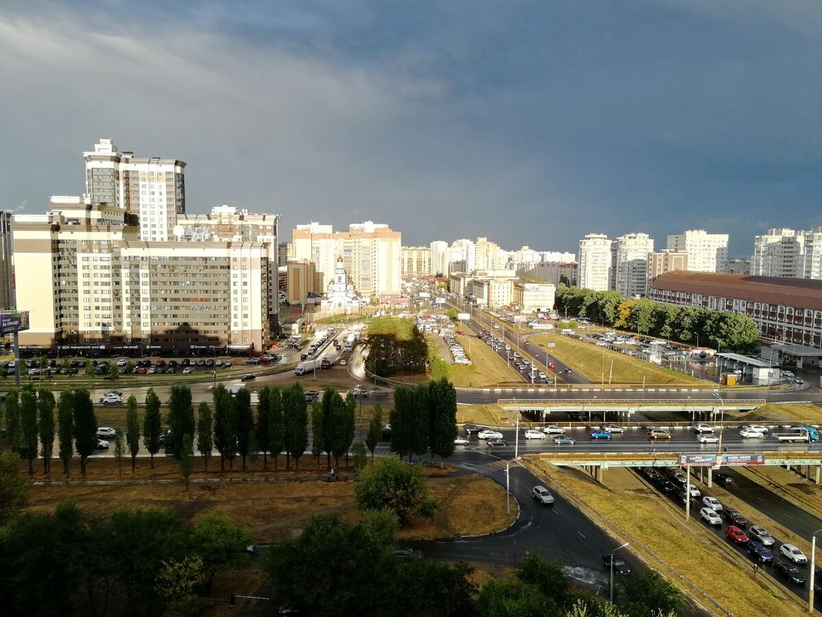 Небо прямо свинцовое.