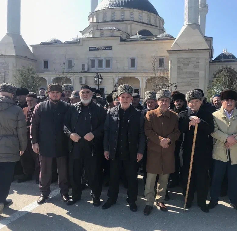 Чеченской республики простили кровника из дагестана. Магомед хожахмедович даудов и рамзан кадыров. Кровная месть в чечне сегодня. Кровная месть в чечне сегодня. Кровная месть в чечне.