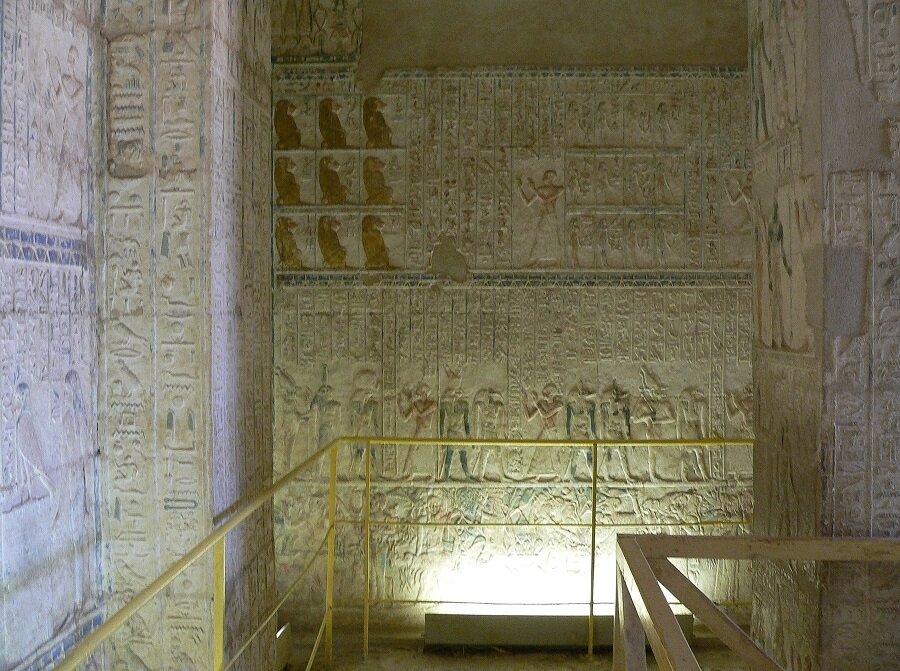 Внутри усыпальницы