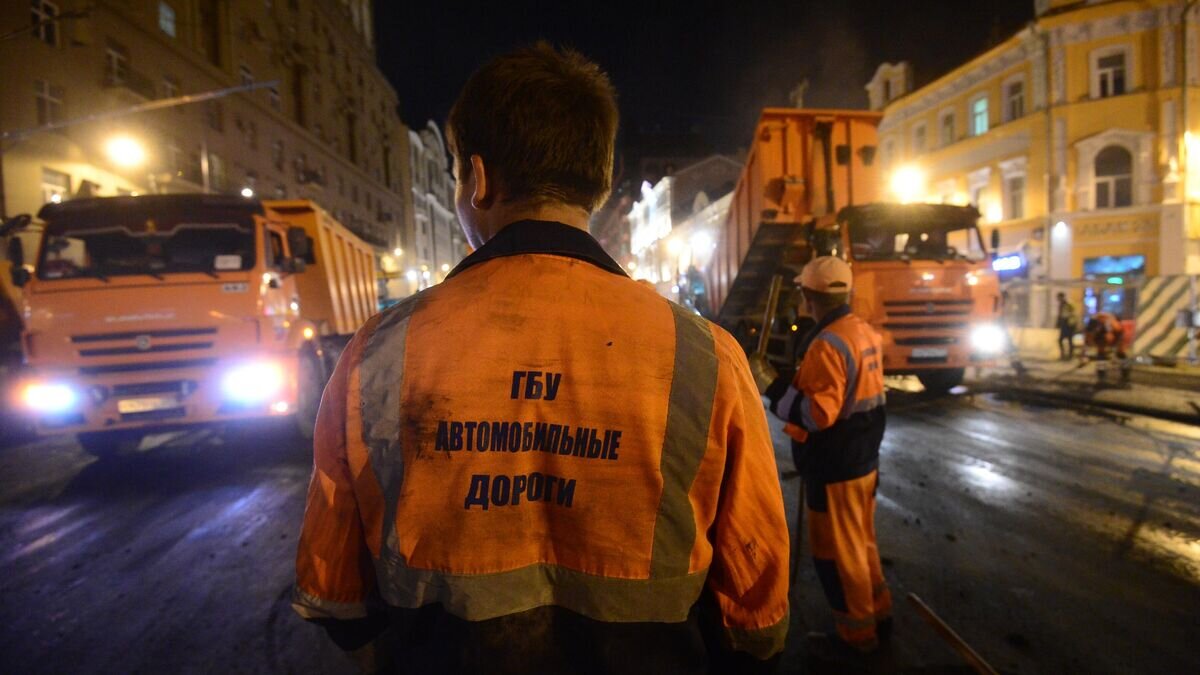    Укладка асфальта на Тверской улице© РИА Новости / Кирилл Каллиников