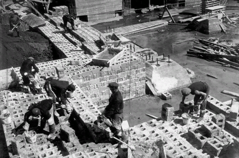 сталинская архитектура в москве 1930. стройка 1930. ленинский проспект сталинская архитектура. дк дегтярева ковров. уралмашзавод в 1930 е годы.