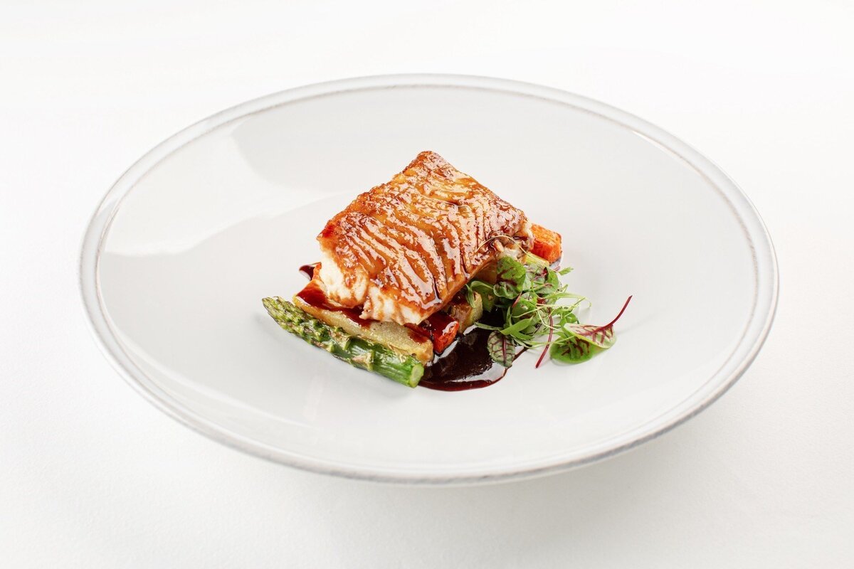    Жареная мурманская треска с картофелем и спаржей