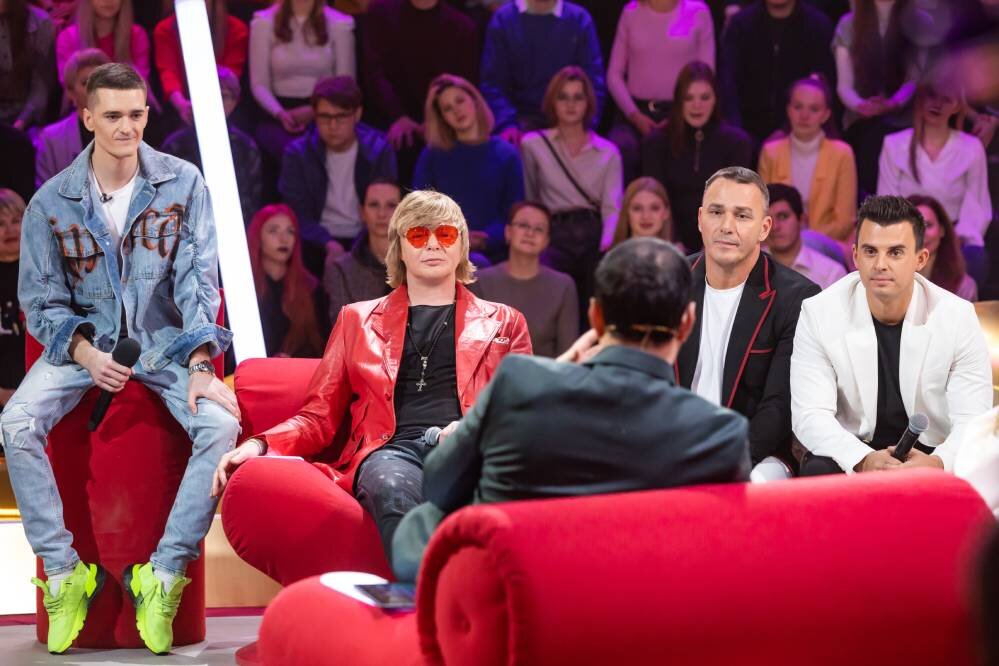    Кирилл Мел и группа "Иванушки International" в шоу "Конфетка"Фото ТНТ