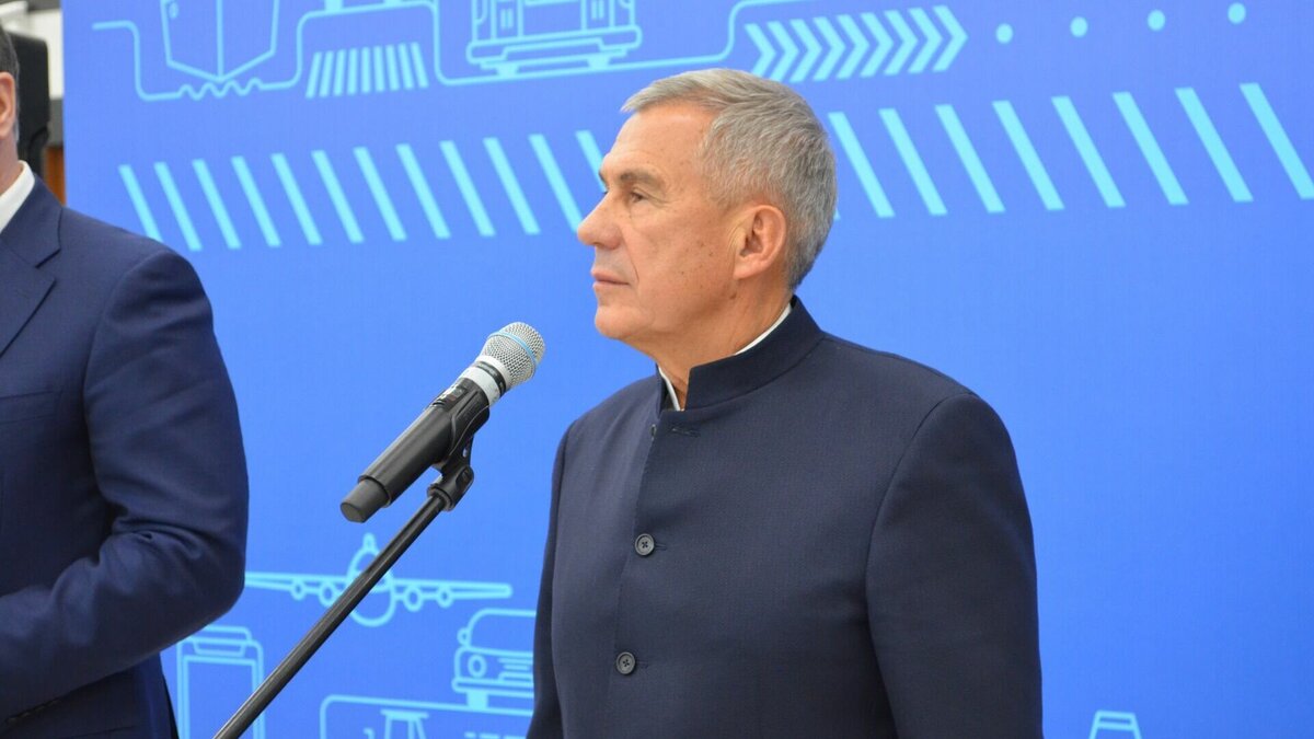     В Татарстане актуальным остается вопрос качества дорожного строительства и его стоимости. Об этом во время итоговой коллегии министерства транспорта и дорожного хозяйства республики рассказал глава Татарстана Рустам Минниханов.