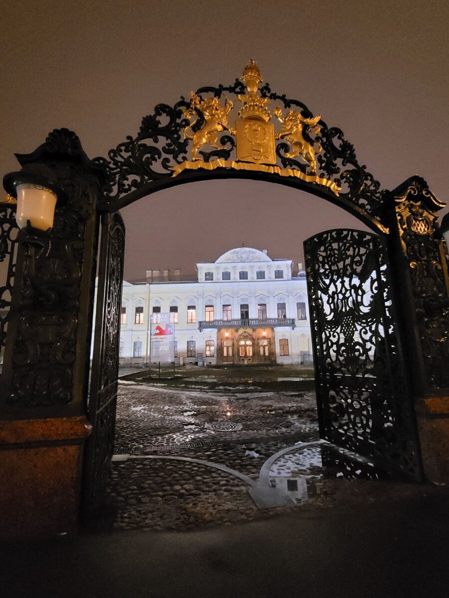 Сейчас Петербург засыпало снегом. Неделю назад лил дождь... (Фото автора)
