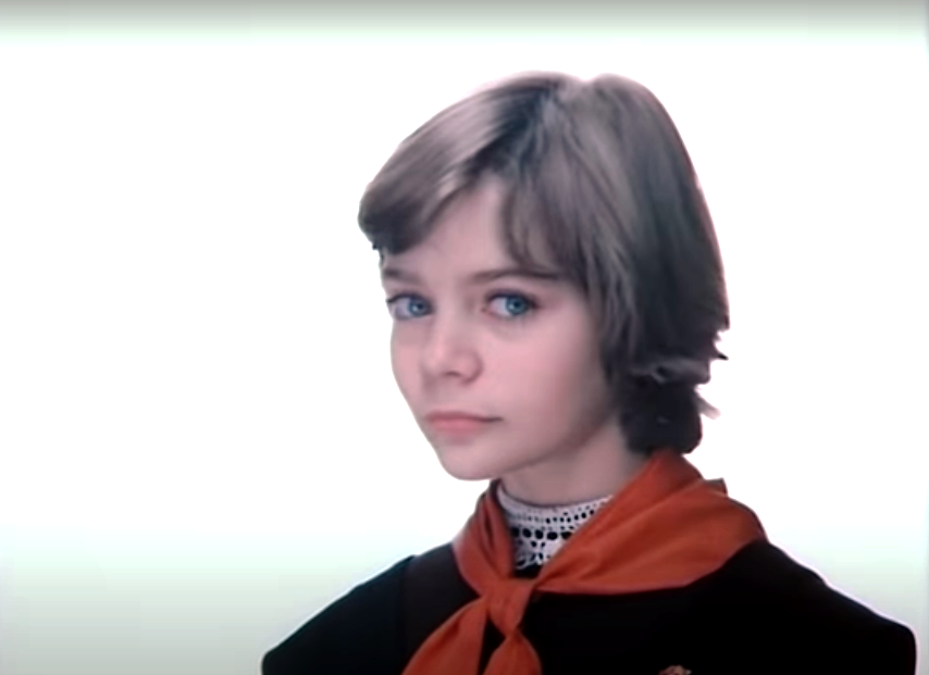 Гостья из будущего алиса селезнева. Алиса селезнева реклама альфа. Алиса селезнева тайна третьей планеты. Прекрасное далеко фото. Гостья из будущего эстетика.