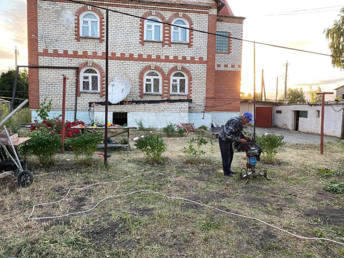 Попытались вспахать мотоблоком заброшенный участок. Получилось не везде.  Думаем, то ли копать вручную, то ли проливать почву | Будни безработной  блогерши | Дзен