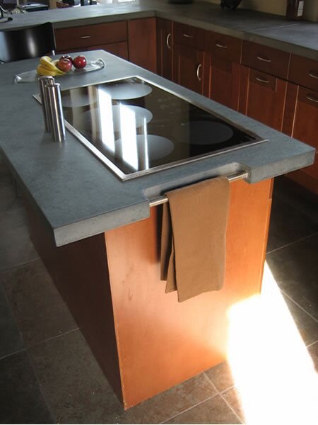 Столешница из бетона с полотенцедержателем