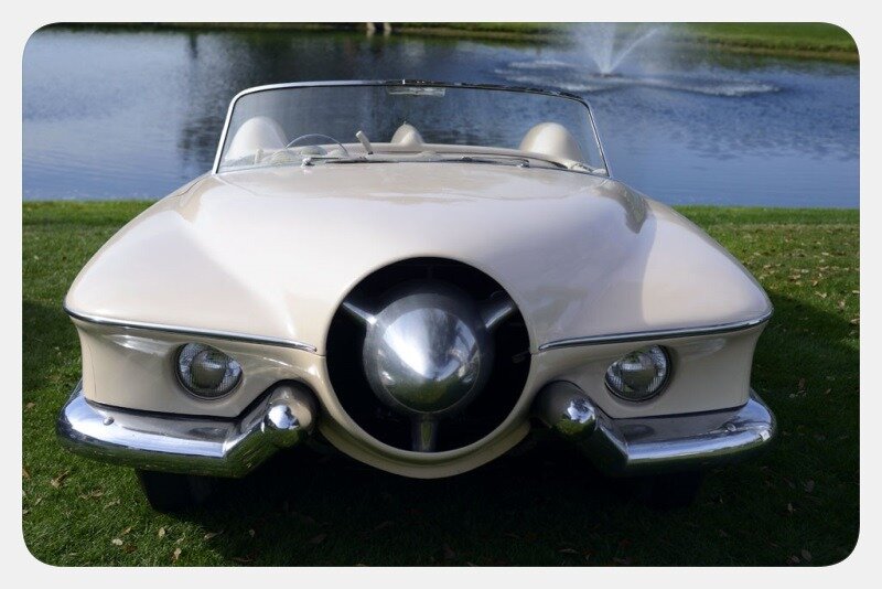В начале 1950-х годов General Motors представила свой концепт-кар Buick LeSabre. У него был футуристический дизайн кузова, который явно повлиял на стиль и технику самолета.