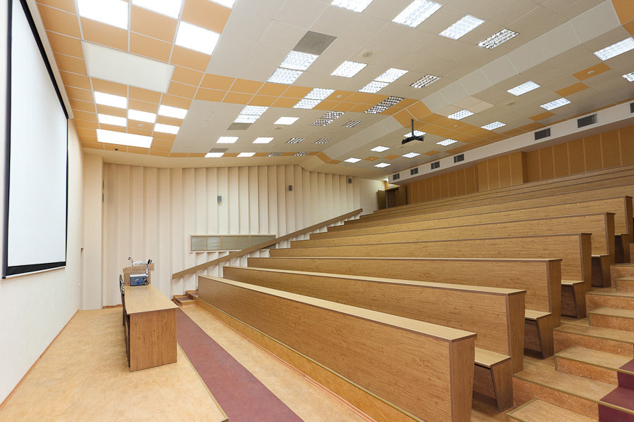 Аудитории университета опустели в связи с переводом студентов на дистанционный формат обучения