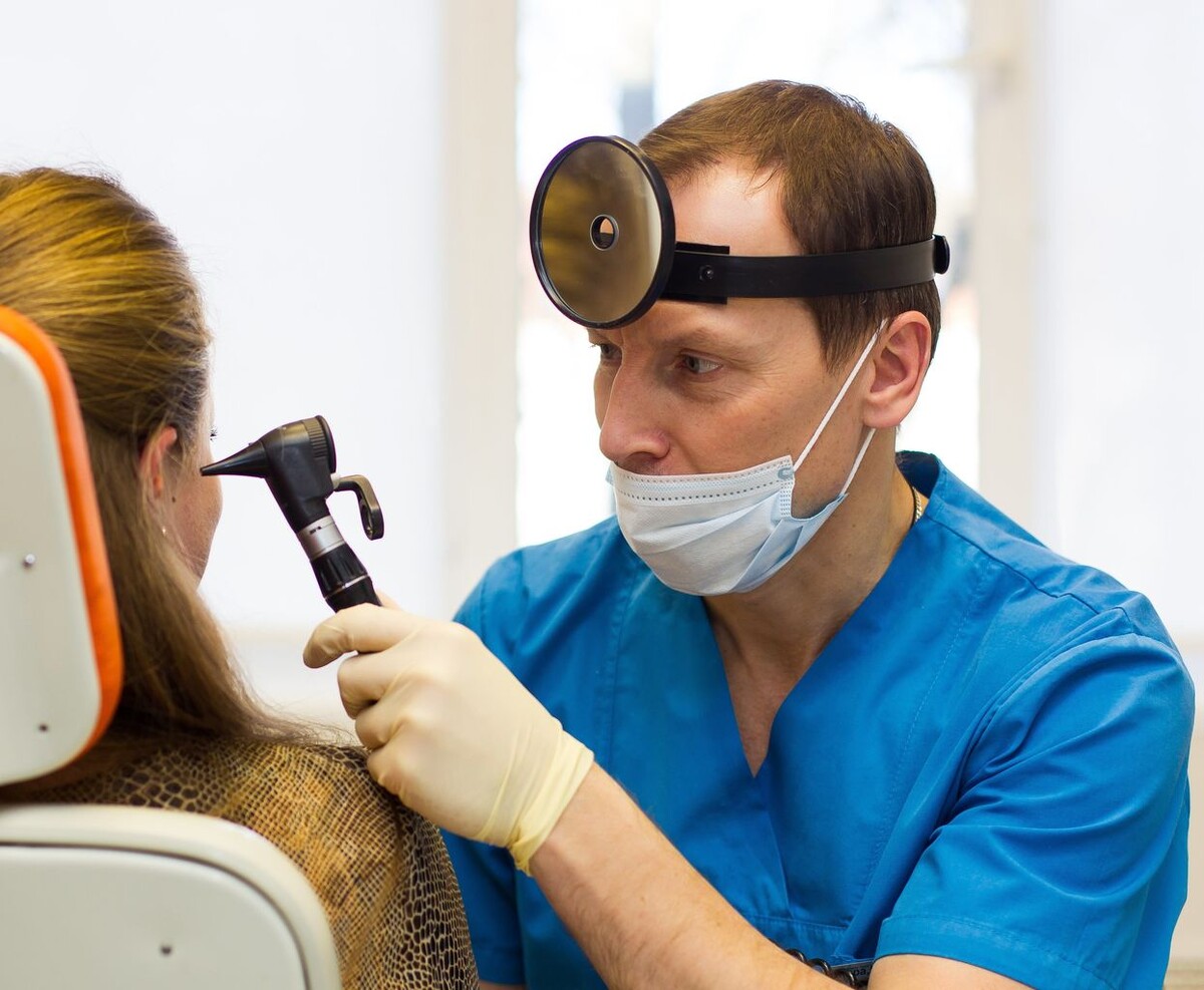 Врач-отоларинголог.