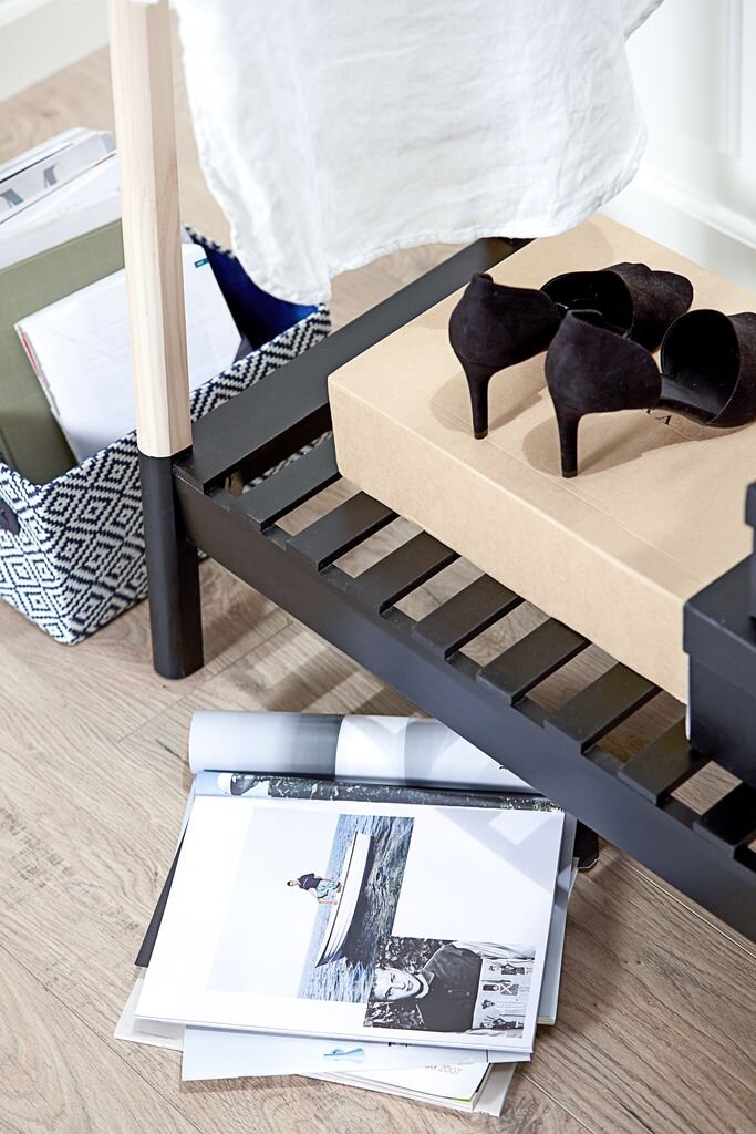 Вешалка мобильная JENNET натур./черный, 6999 руб. Фото с сайта jysk.ru.