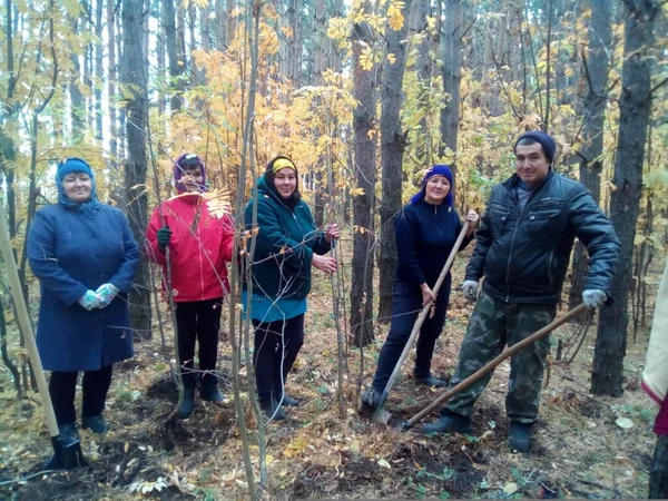 Посмотрите на эти лица,  они как будто освещены каким-то внутренним светом - добра и красоты, и спокойной уверенности в жизни. Это жители села в Татарстане, которые спасают реку Ик, которая много лет помогает им вести хозяйство и любоваться природой. Больше всего мусора на берегах оставляют отдыхающие, которые приезжают не только из городов республики, но и соседних регионов.
