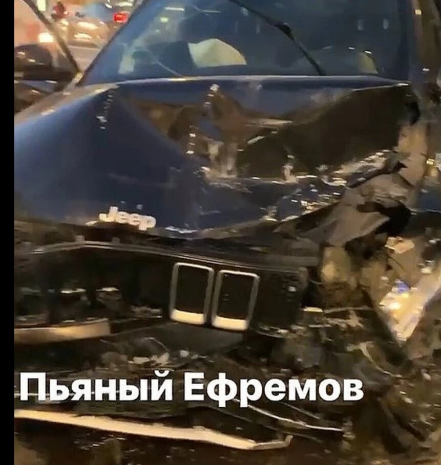 Повреждения автомобиля, за рулем которого находился пьяный актер.