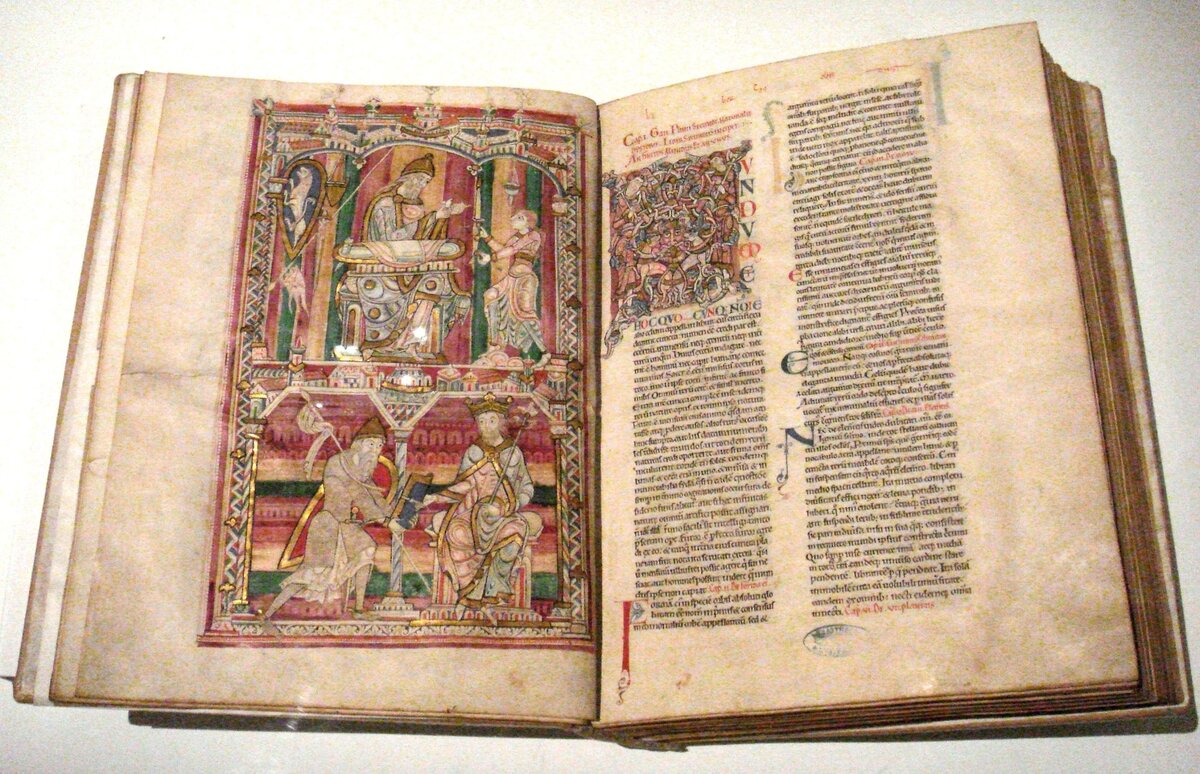 «Естественная история» (лат. Naturalis historia) — составленная примерно в 77 году н. э. Плинием Старшим и посвящённая римскому императору Титу энциклопедия природных и искусственных предметов и явлений.