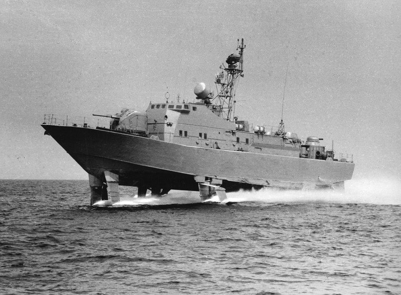  В 70-ых годах для морских пограничных частей КГБ СССР был разработан новый проект корабля - проект 133 шифр «Антарес», главной отличительной чертой данных кораблей стали подводные крылья, хотя эта идея и не была новинкойВступайте в нашу группу ВК, следите за обновлениями, розыгрышами и другой полезной информацией.Группа ВК 