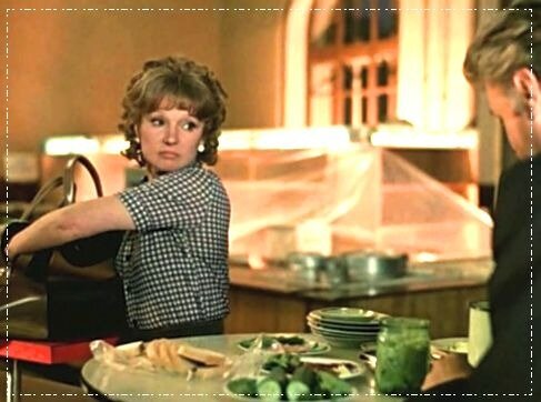 «Вокзал для двоих»: «Это не объедки, а остатки!» Кадр из открытых источников интернета.